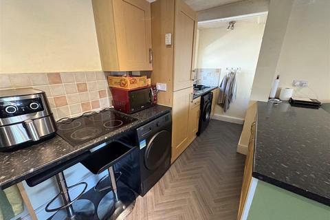 24 Greenwell Row, Clayton, Bradford, BD14 6RB