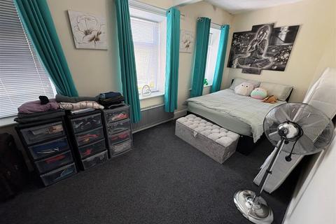 24 Greenwell Row, Clayton, Bradford, BD14 6RB