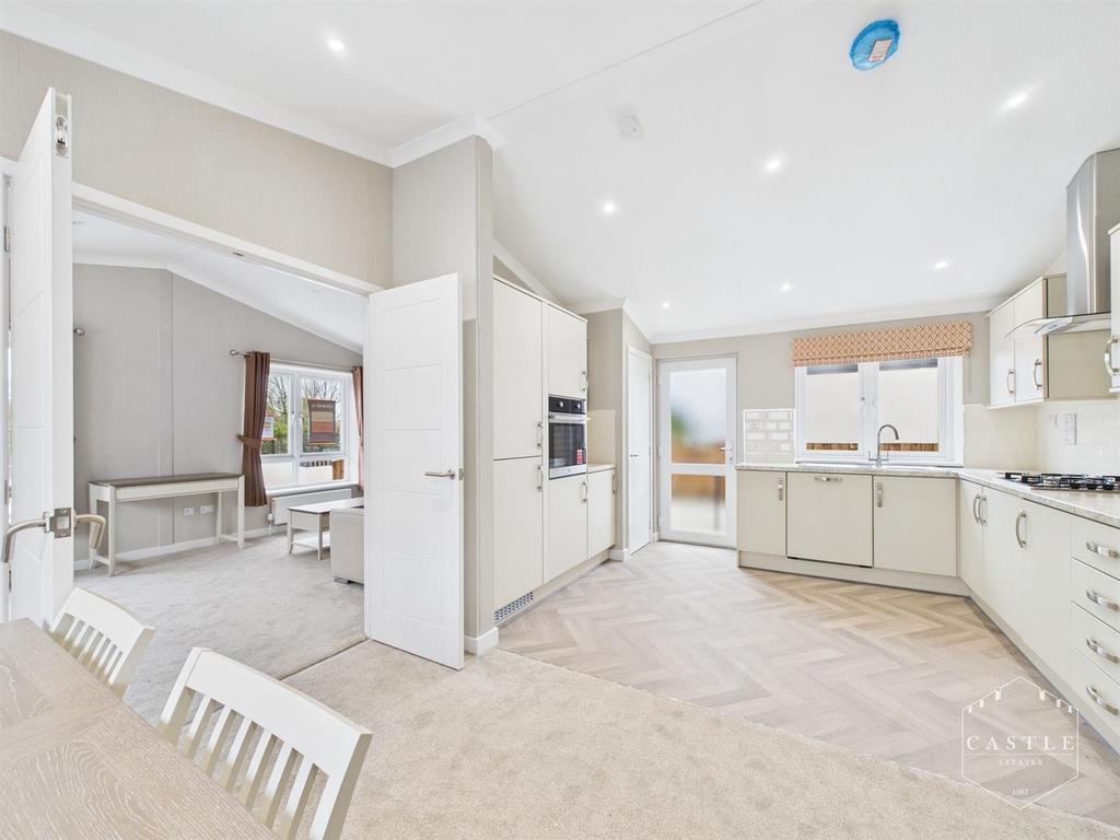 Dining kitchen