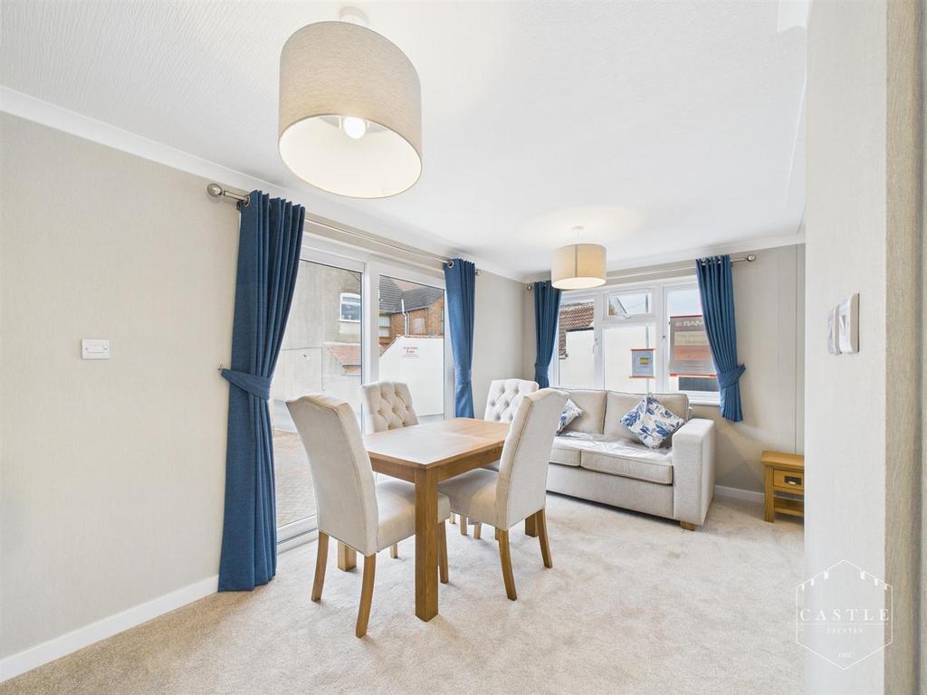 Lounge/dining room