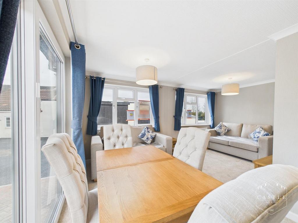 Lounge/dining room