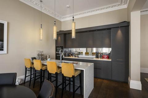 4 bedroom apartment for sale, De Vere Gardens, London, W8