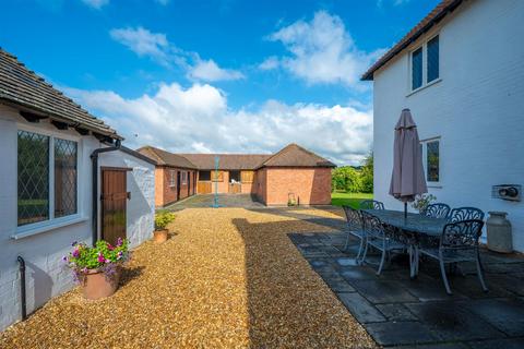 4 bedroom detached house for sale, Stratford Road, Alcester B50