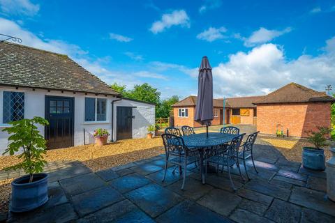 4 bedroom detached house for sale, Stratford Road, Alcester B50