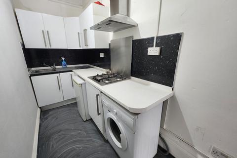 1 bedroom in a flat share to rent, Little Horton Lane, BD5 0BU