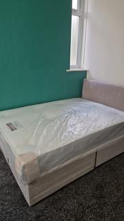 1 bedroom in a flat share to rent, Little Horton Lane, BD5 0BU