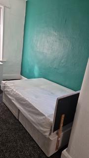 1 bedroom in a flat share to rent, Little Horton Lane, BD5 0BU