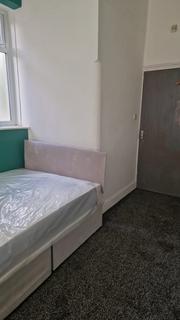 1 bedroom in a flat share to rent, Little Horton Lane, BD5 0BU