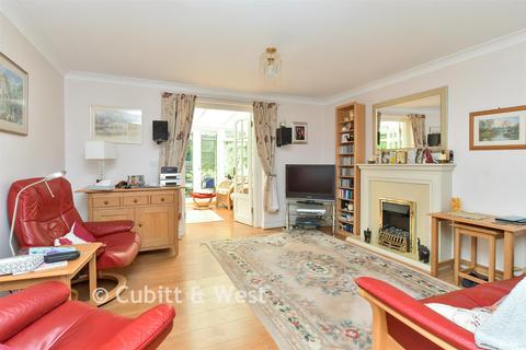 3 bedroom end of terrace house for sale, Crowhurst Crescent, Storrington, West Sussex