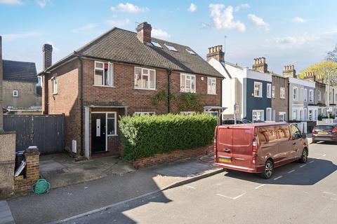 3 bedroom semi-detached house for sale, Station Road, London