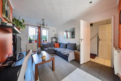 3 bedroom semi-detached house for sale, Station Road, London