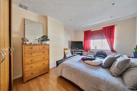 3 bedroom semi-detached house for sale, Station Road, London