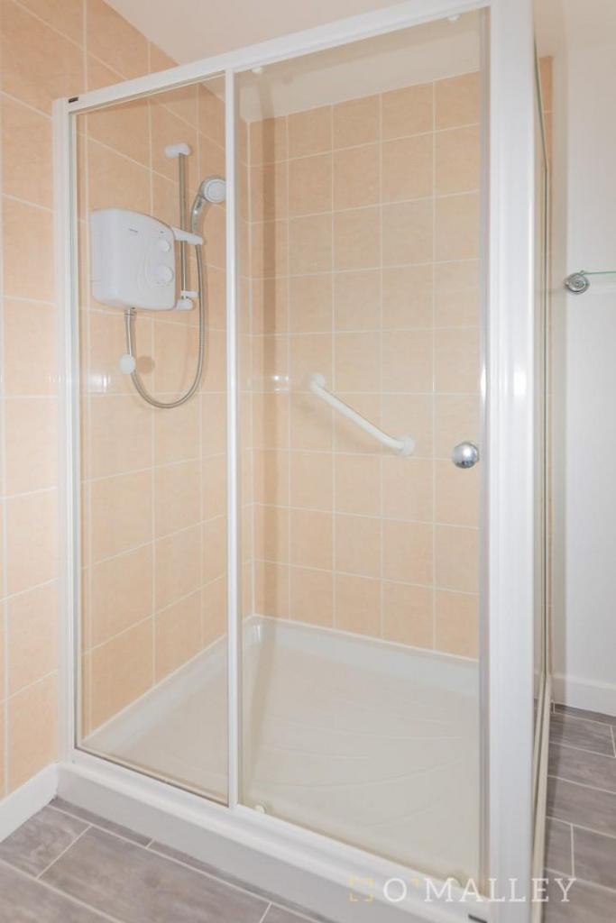 Bathroom (2).jpg