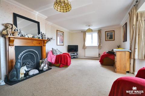 undefined, Hilltop Way, Parcllyn, Cardigan