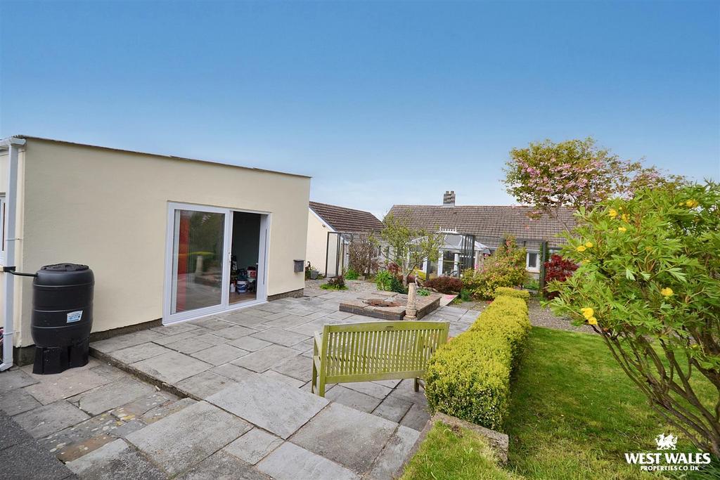 Outbuilding / Patio / Garden