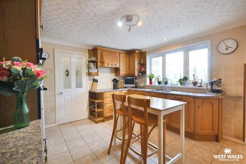 undefined, Hilltop Way, Parcllyn, Cardigan