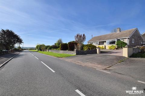 3 bedroom detached bungalow for sale, Hilltop Way, Parcllyn, Cardigan