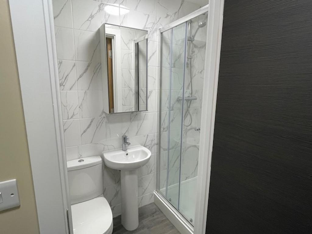 A modern bathroom featuring elegant marble tile...