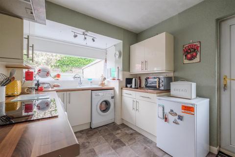 12 Close Lea, Brighouse, HD6 3AR