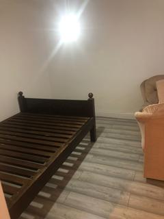 3 bedroom terraced house to rent, Hanover Gardens, Ilford IG6