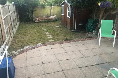 3 bedroom terraced house to rent, Hanover Gardens, Ilford IG6