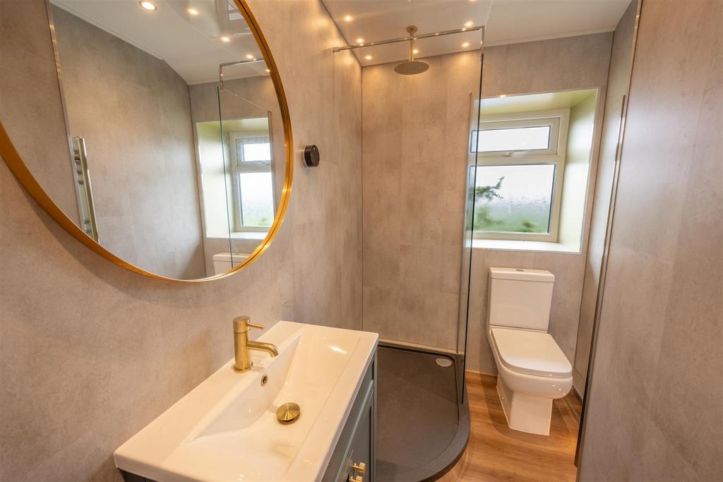 4 Shower Room resize.jpg