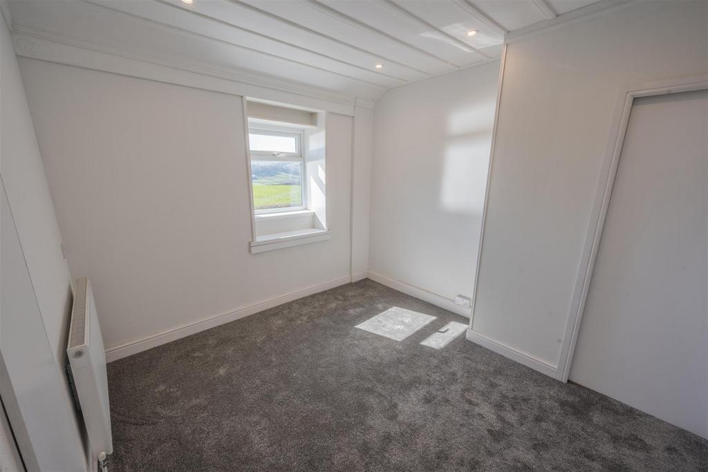 6 Bedroom 2 resize.jpg