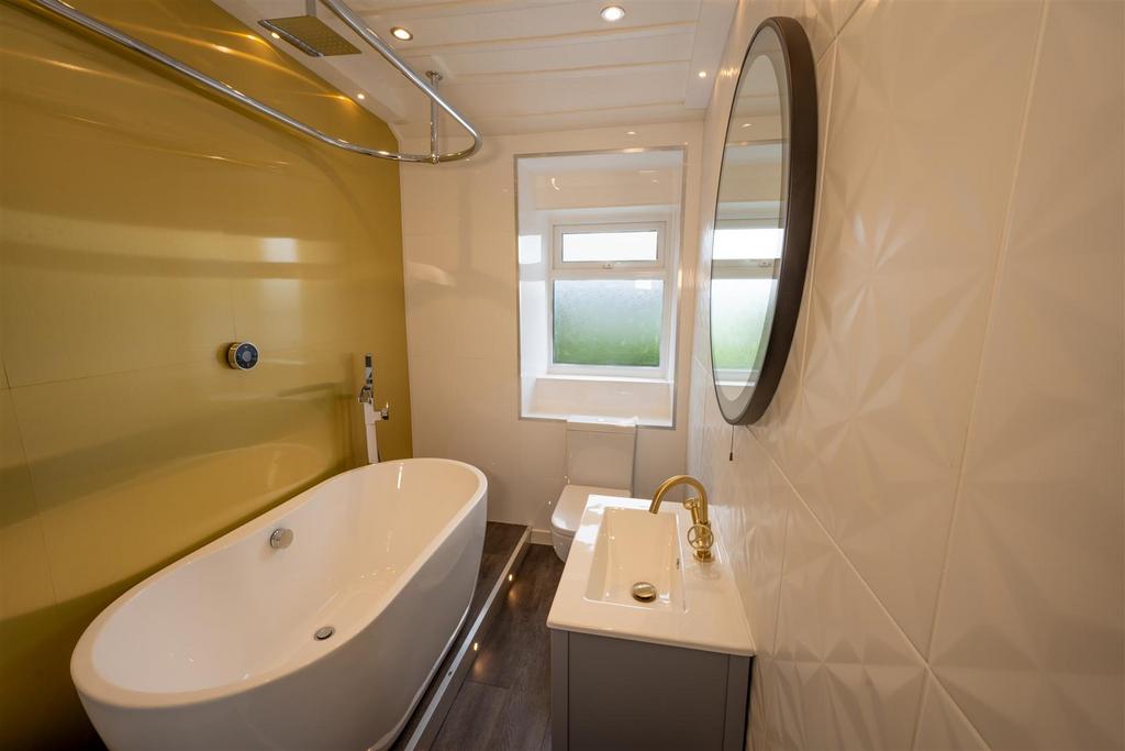 7 Bathroom resize.jpg