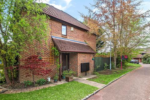 19 Eagle Close, Crowthorne, RG45 6TP