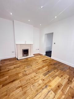 2 bedroom flat to rent, Hutton Grove, London, N12