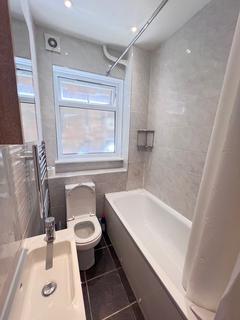 2 bedroom flat to rent, Hutton Grove, London, N12