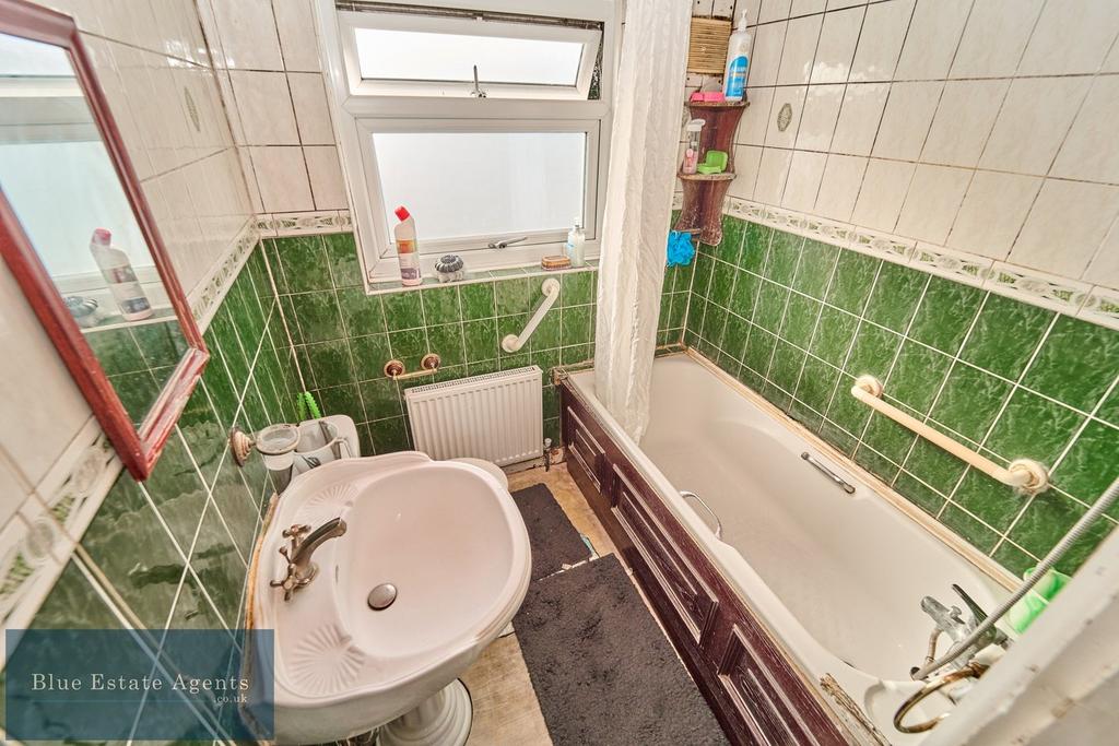 Family Bathroom Suite