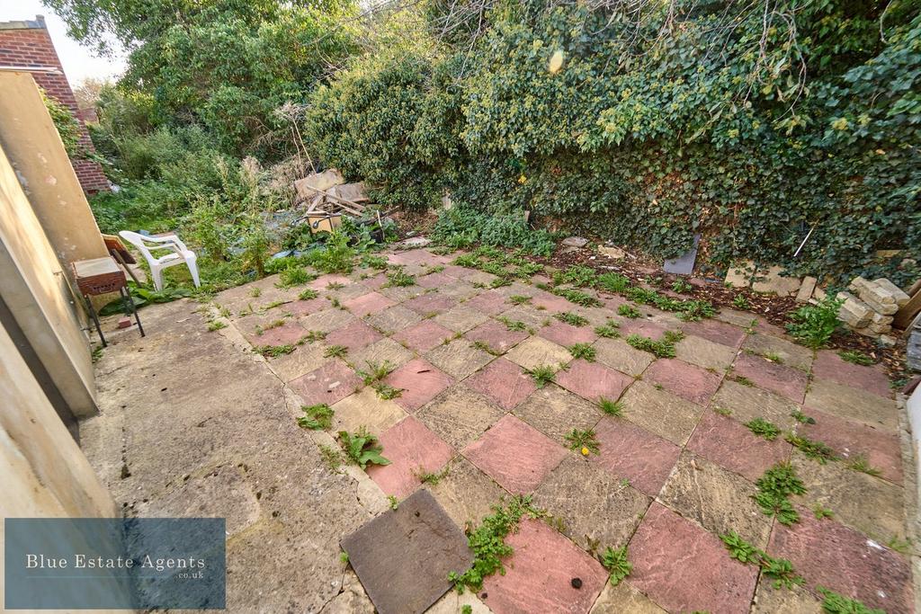 Rear Garage Garden Space