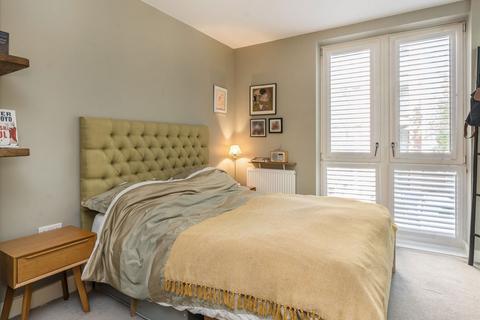 3 bedroom flat for sale, Colonnade Gardens, London W3
