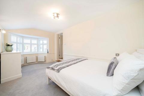 4 bedroom end of terrace house for sale, Croft Gardens, London W7