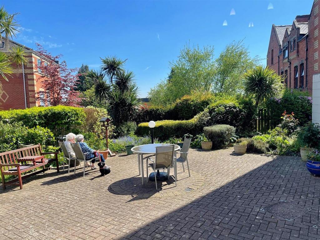 Attractive Communal Terrace