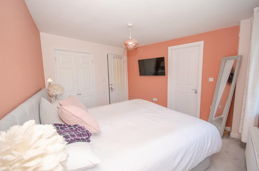 Bedroom 1 pic 2.jpg