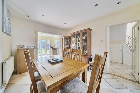 18 Crest Gardens, Ruislip, HA4 9HD