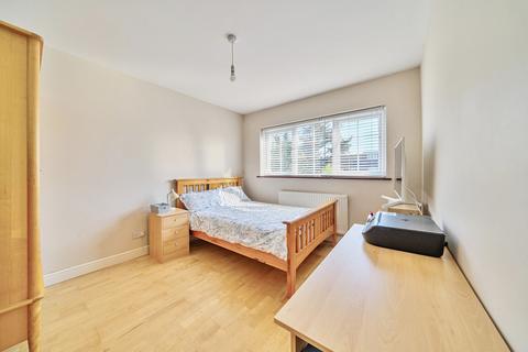 18 Crest Gardens, Ruislip, HA4 9HD