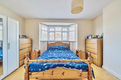18 Crest Gardens, Ruislip, HA4 9HD