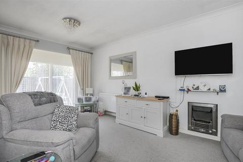 2 bedroom detached bungalow for sale, Ruscombe Drive, Park Street, St. Albans