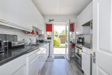 1a Ruscombe Drive, Park Street, St Albans, AL2 2HG