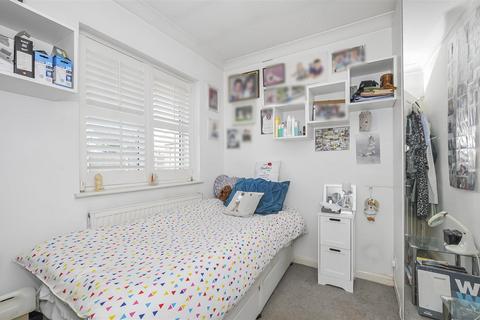 1a Ruscombe Drive, Park Street, St Albans, AL2 2HG