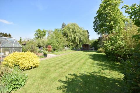 17 Broadbridge Lane, Smallfield, Horley, RH6 9RE