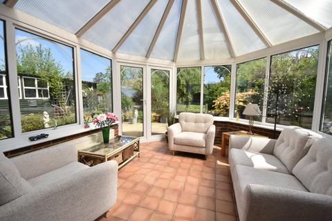 17 Broadbridge Lane, Smallfield, Horley, RH6 9RE