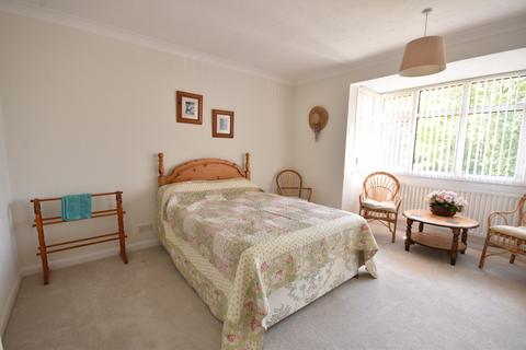 17 Broadbridge Lane, Smallfield, Horley, RH6 9RE