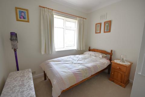 17 Broadbridge Lane, Smallfield, Horley, RH6 9RE