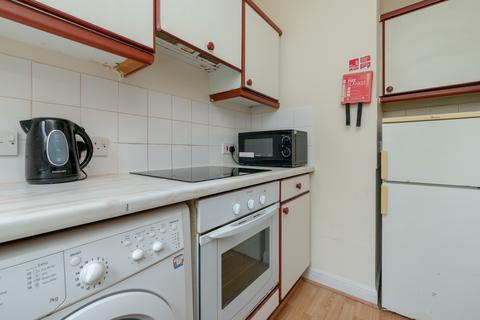 14/3 Allanfield, Edinburgh, EH7 5YJ