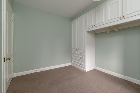 14/3 Allanfield, Edinburgh, EH7 5YJ