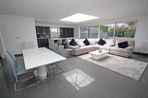 3 bedroom bungalow for sale, Seacroft Avenue, Barton on Sea, New Milton, Hampshire, BH25
